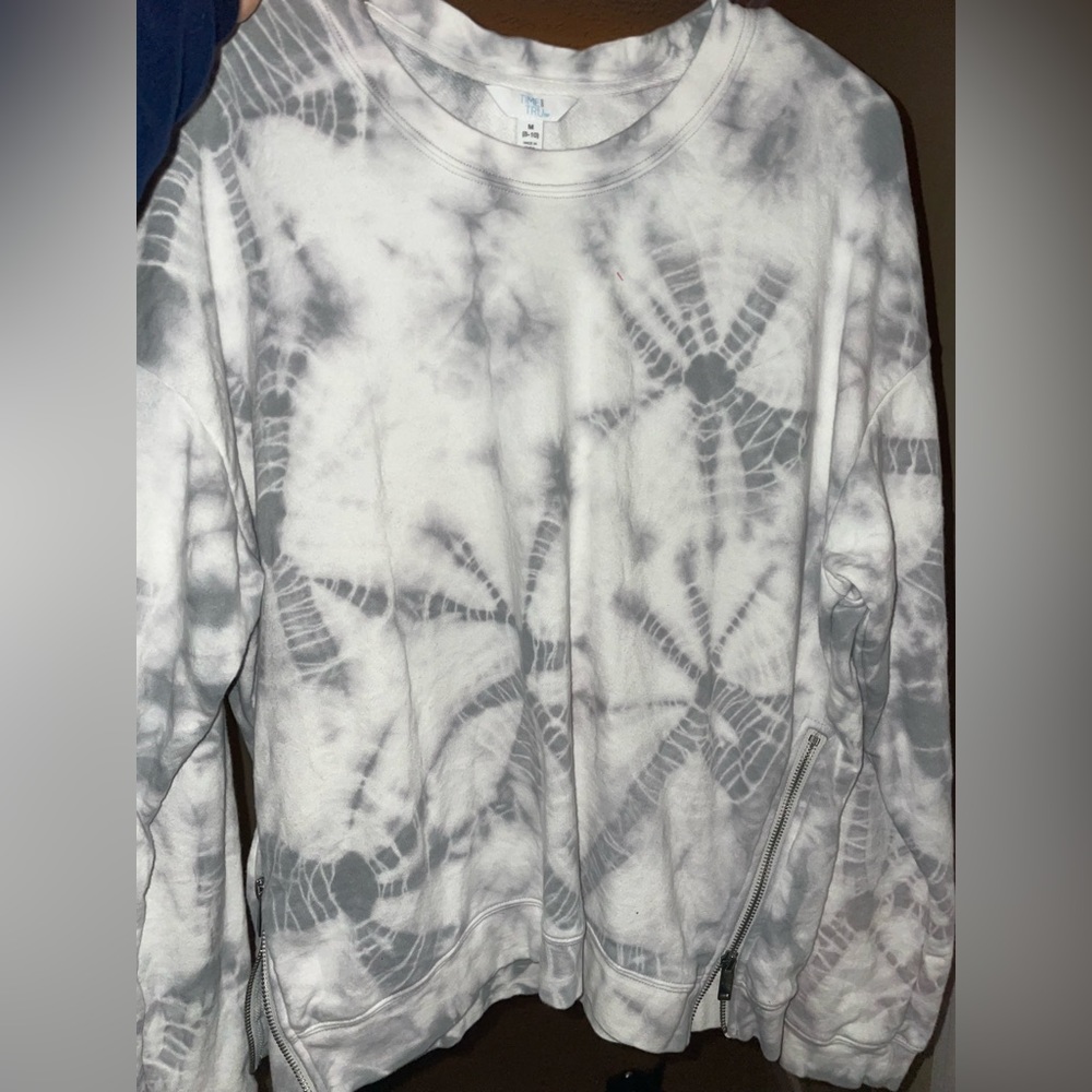 Super cute crewneck!